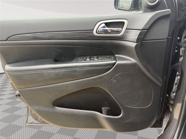 Used 2020 Jeep Grand Cherokee Laredo AWD/4WD image 14