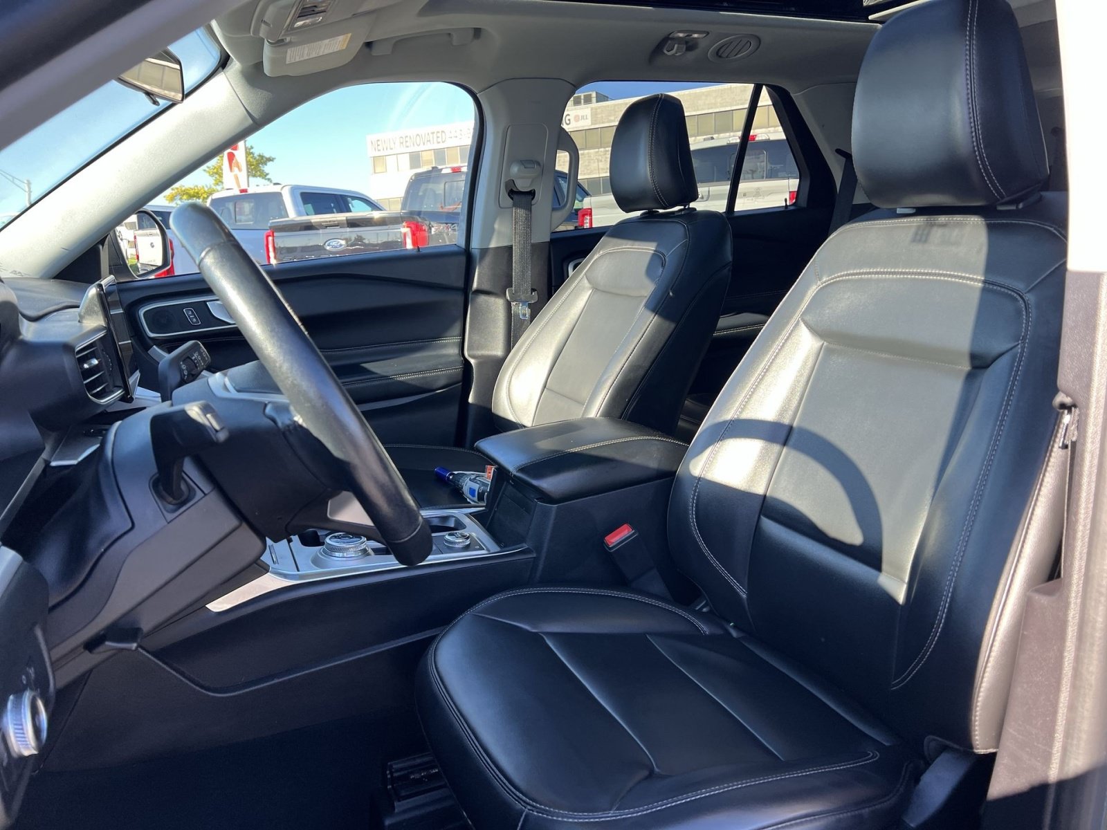 Certified 2022 Ford Explorer XLT w/ Equipment Group 202A AWD/4WD image 10