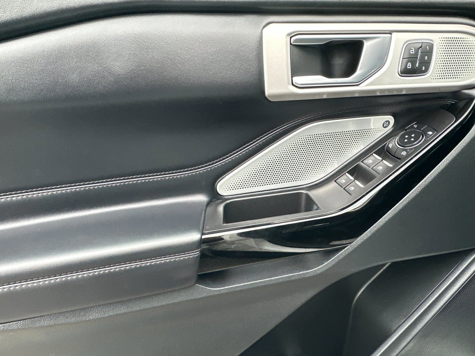 Certified 2022 Ford Explorer Platinum w/ Equipment Group 601A image 12