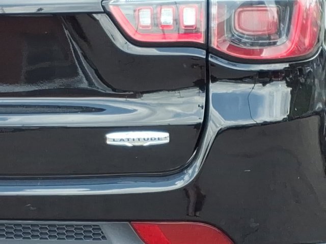 Used 2020 Jeep Compass Latitude w/ Cold Weather Group FWD image 17