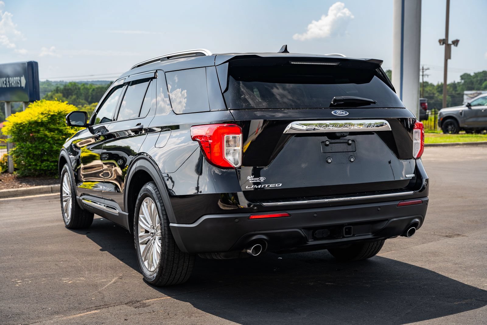 Certified 2020 Ford Explorer Limited w/ Class III Trailer Tow Package RWD image 3