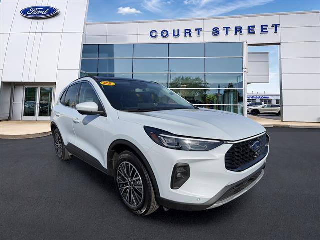 Certified 2025 Ford Escape SE w/ PHEV Premium Package FWD image 5