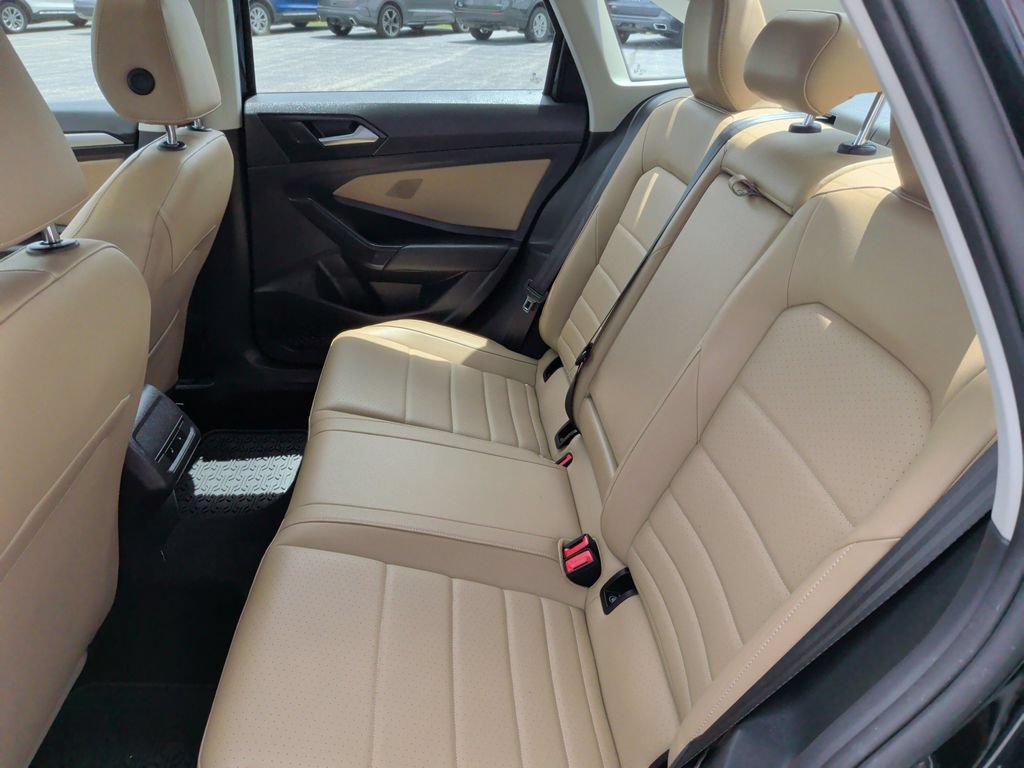 Used 2021 Volkswagen Jetta SE FWD image 6