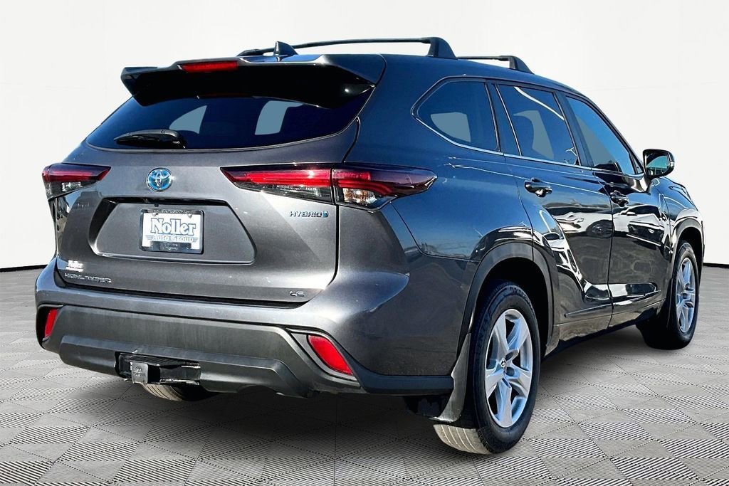 Used 2024 Toyota Highlander LE FWD image 4