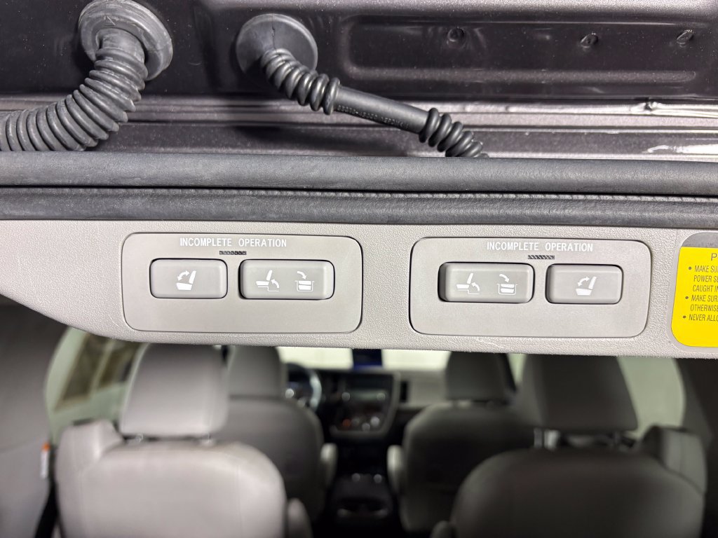 Used 2020 Toyota Sienna Limited Premium w/ Carpet Mat Package FWD image 34