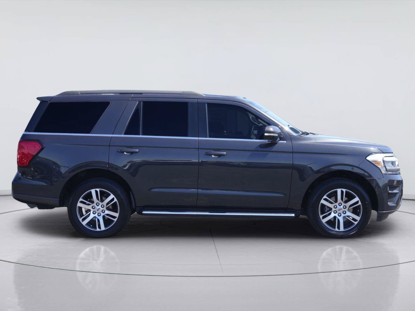 Certified 2022 Ford Expedition XLT RWD image 5