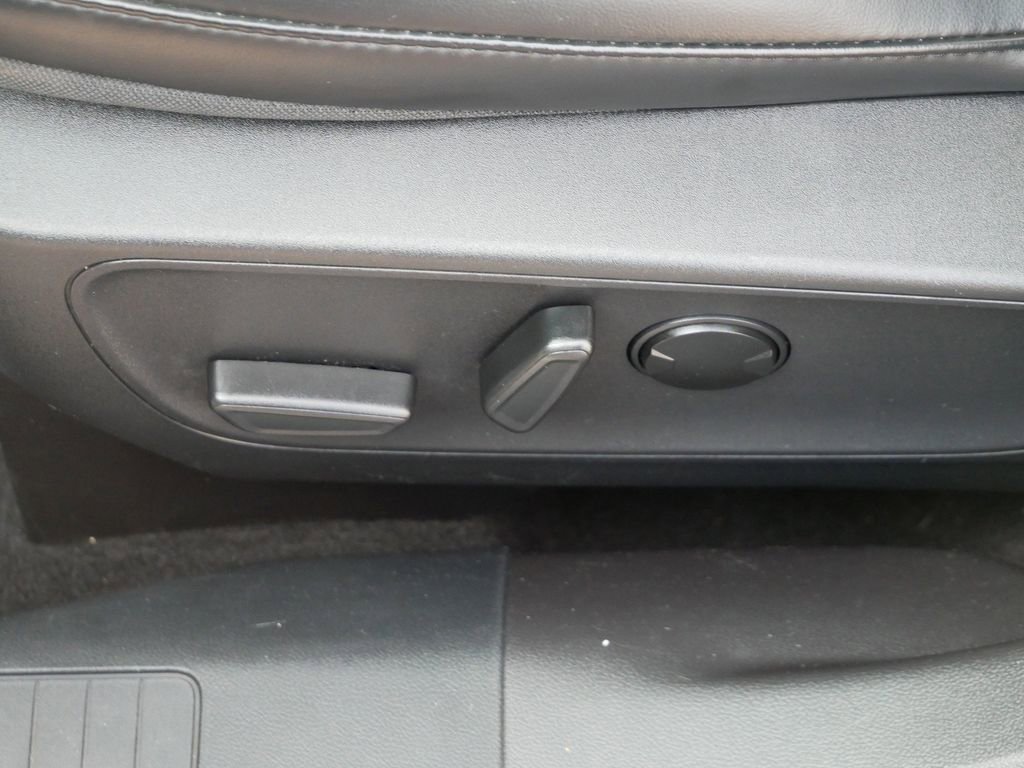 Certified 2025 Ford Escape ST-Line AWD/4WD image 16
