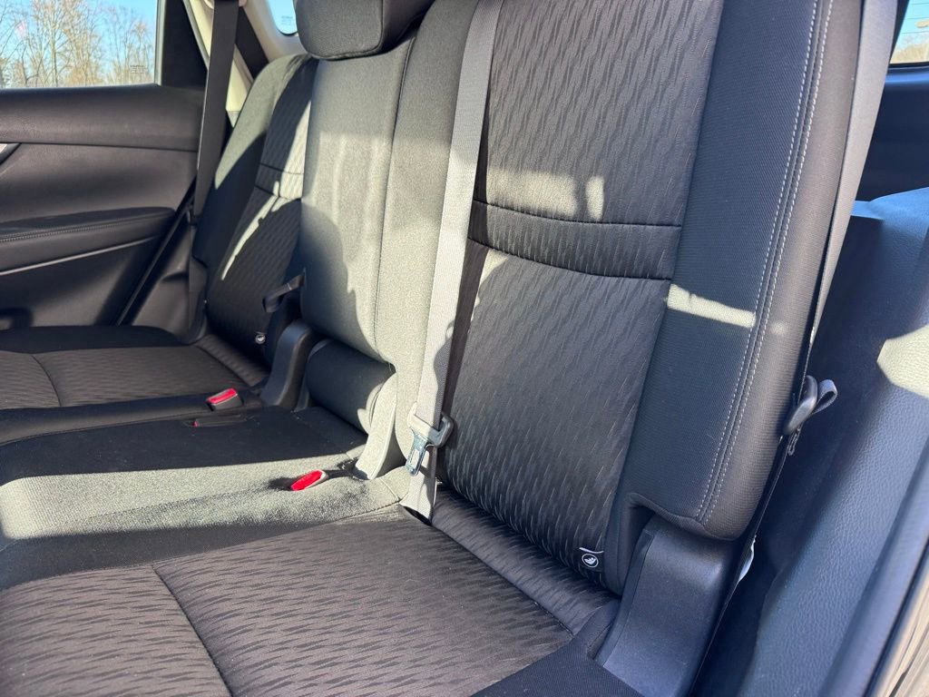 Used 2018 Nissan Rogue SV w/ Premium Package image 10