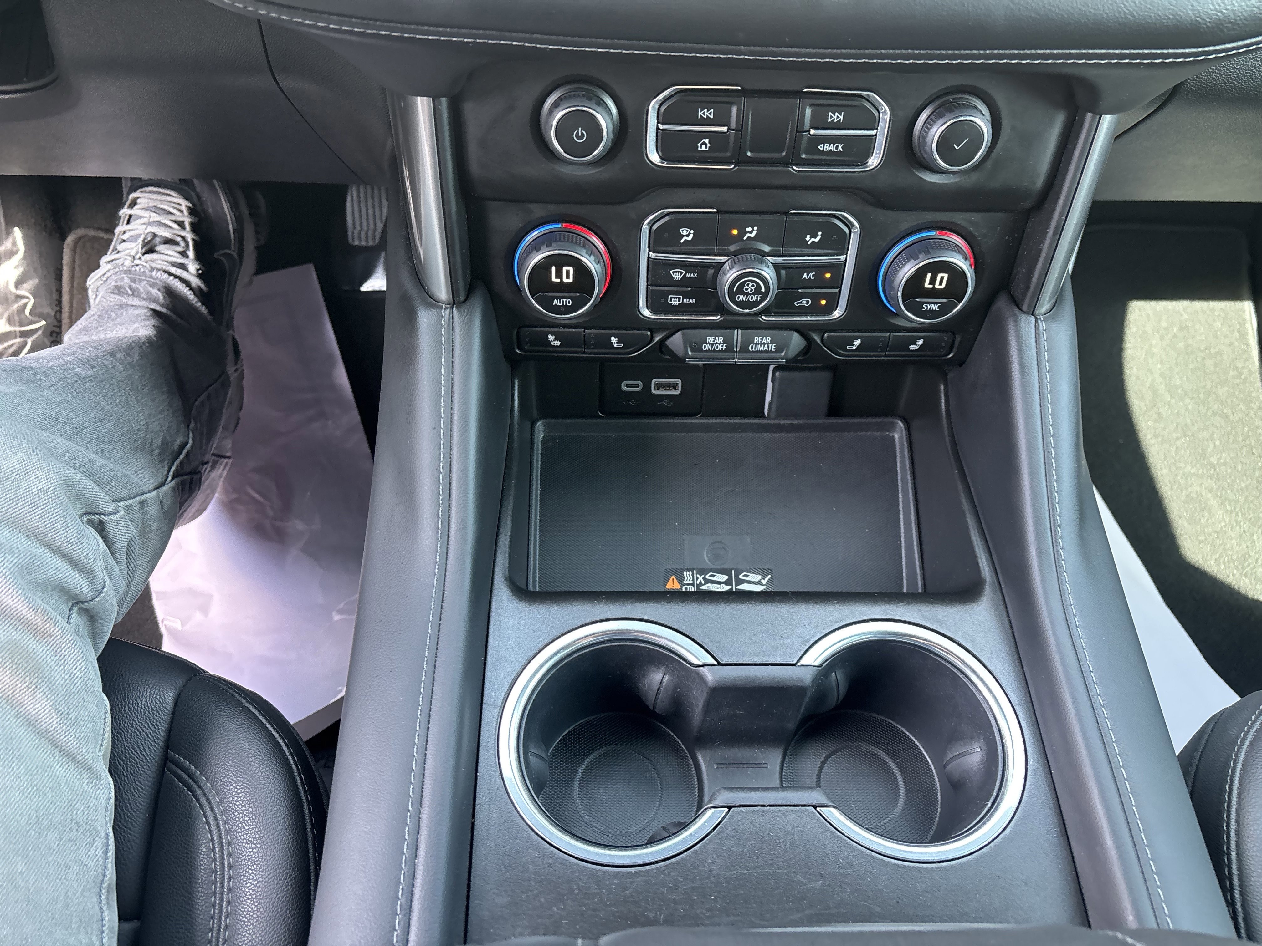 Used 2024 Chevrolet Tahoe Z71 w/ Luxury Package image 37