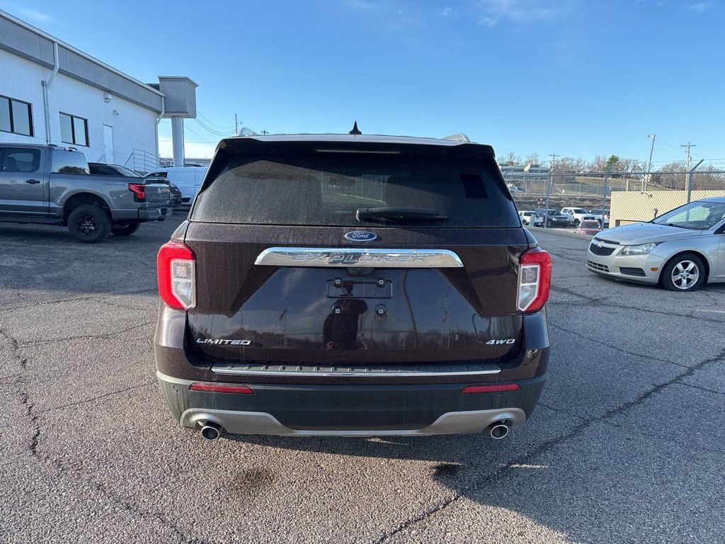 Certified 2023 Ford Explorer Limited w/ Equipment Group 301A image 3