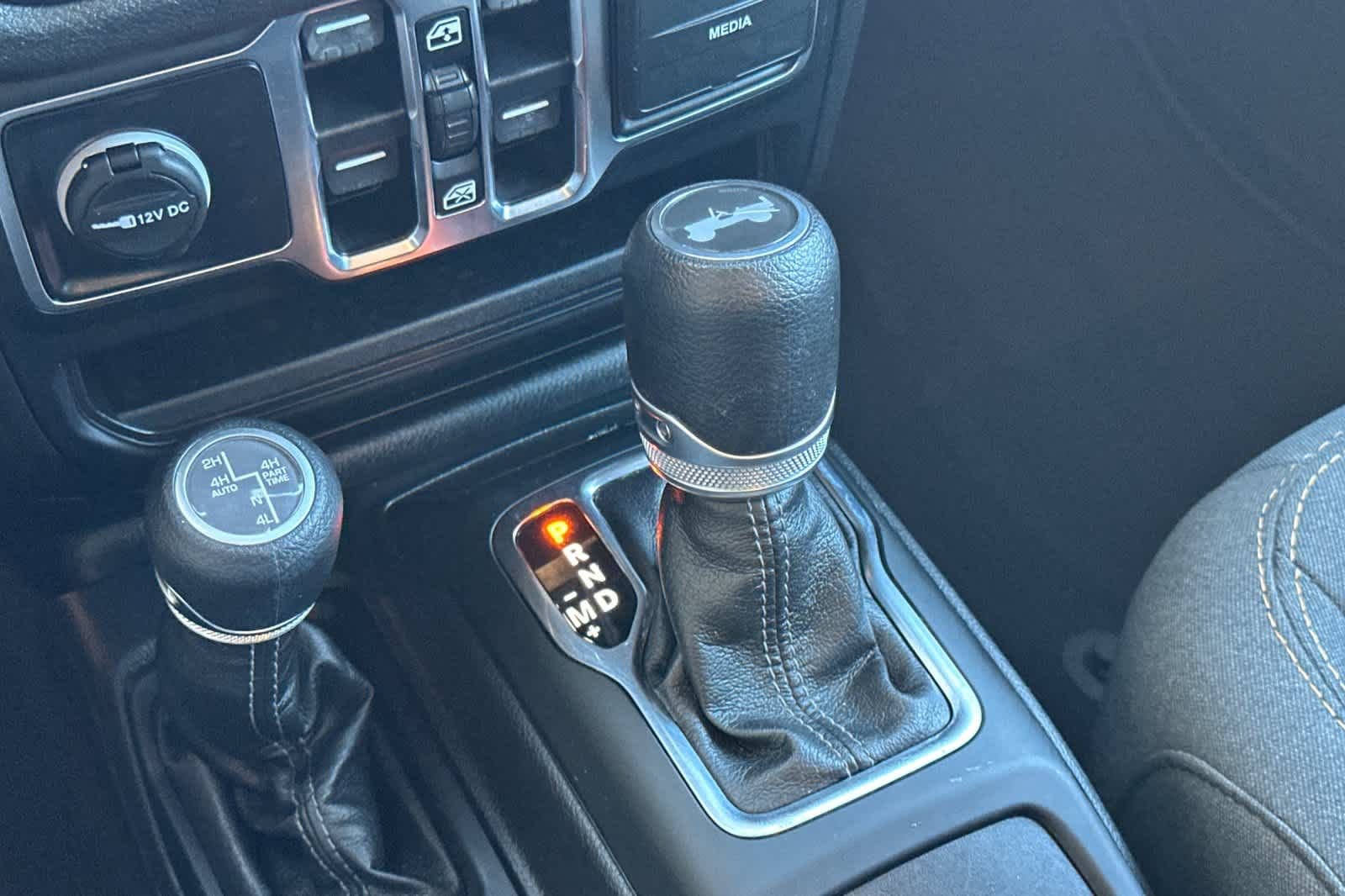 Used 2024 Jeep Wrangler Unlimited AWD/4WD image 21