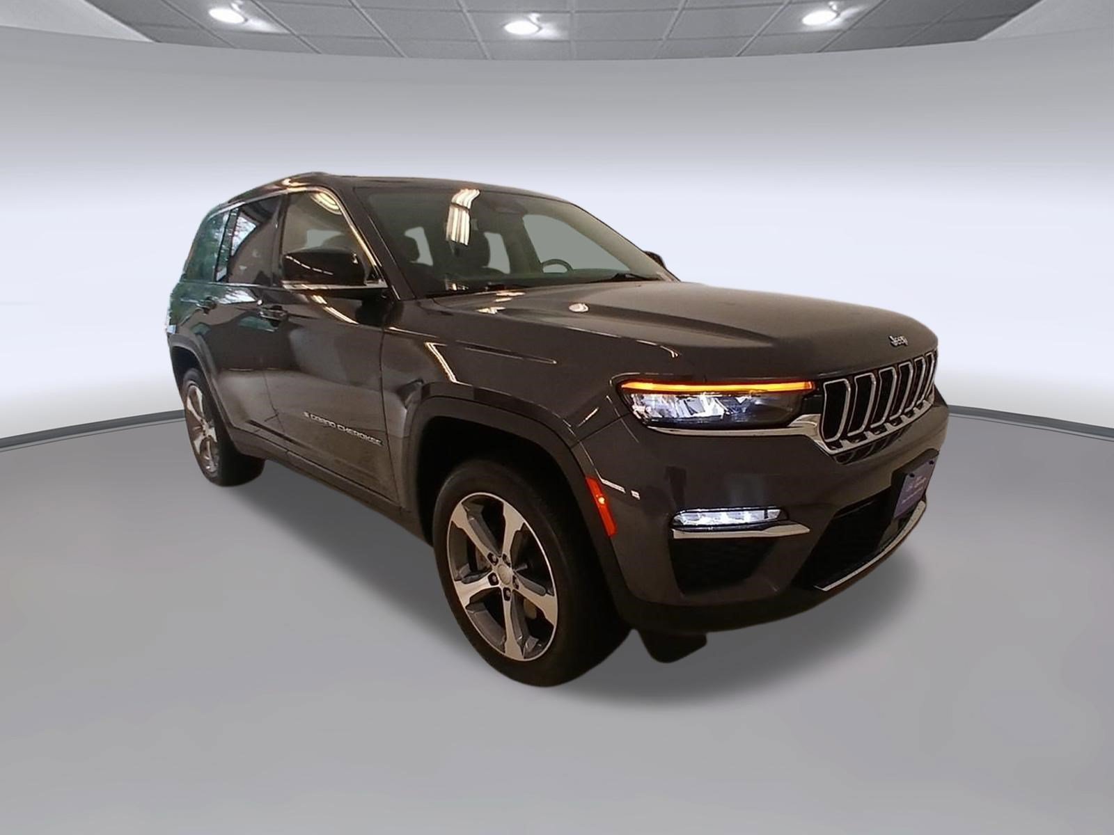 Used 2023 Jeep Grand Cherokee 4WD 4xe image 5