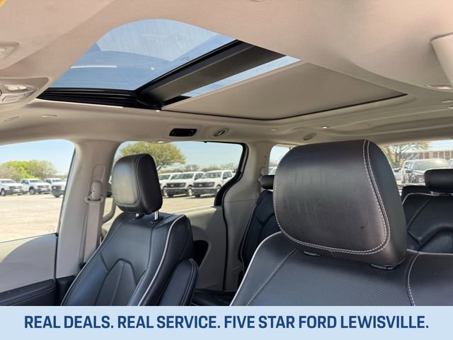 Used 2024 Chrysler Pacifica Limited image 31