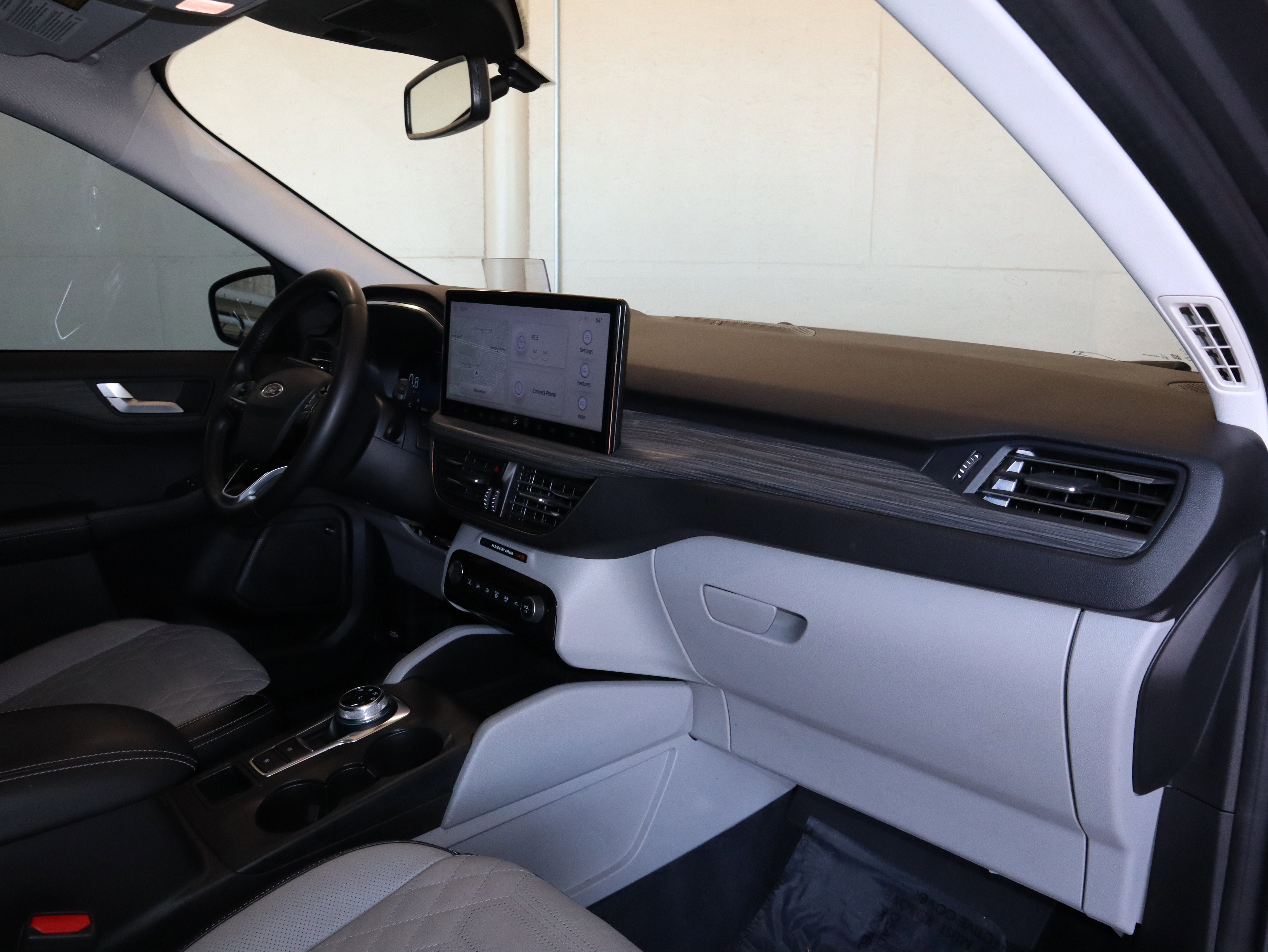 Certified 2023 Ford Escape Platinum w/ Premium Technology Package AWD/4WD image 39