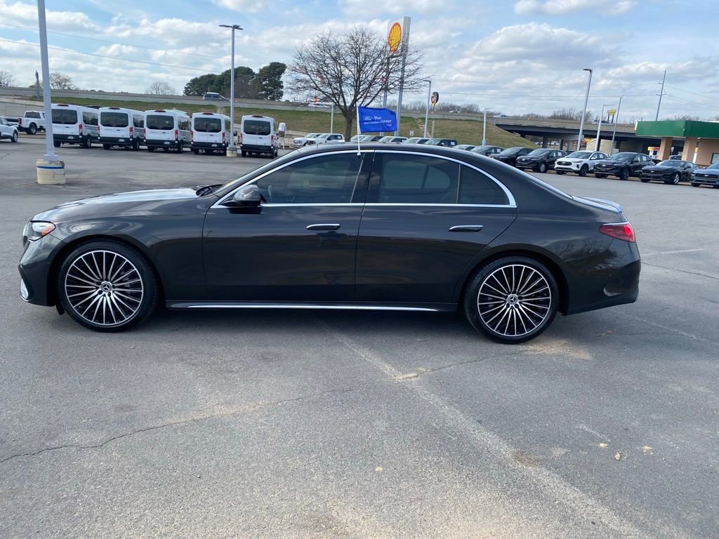 Used 2024 Mercedes-Benz E 350 4MATIC Sedan image 4