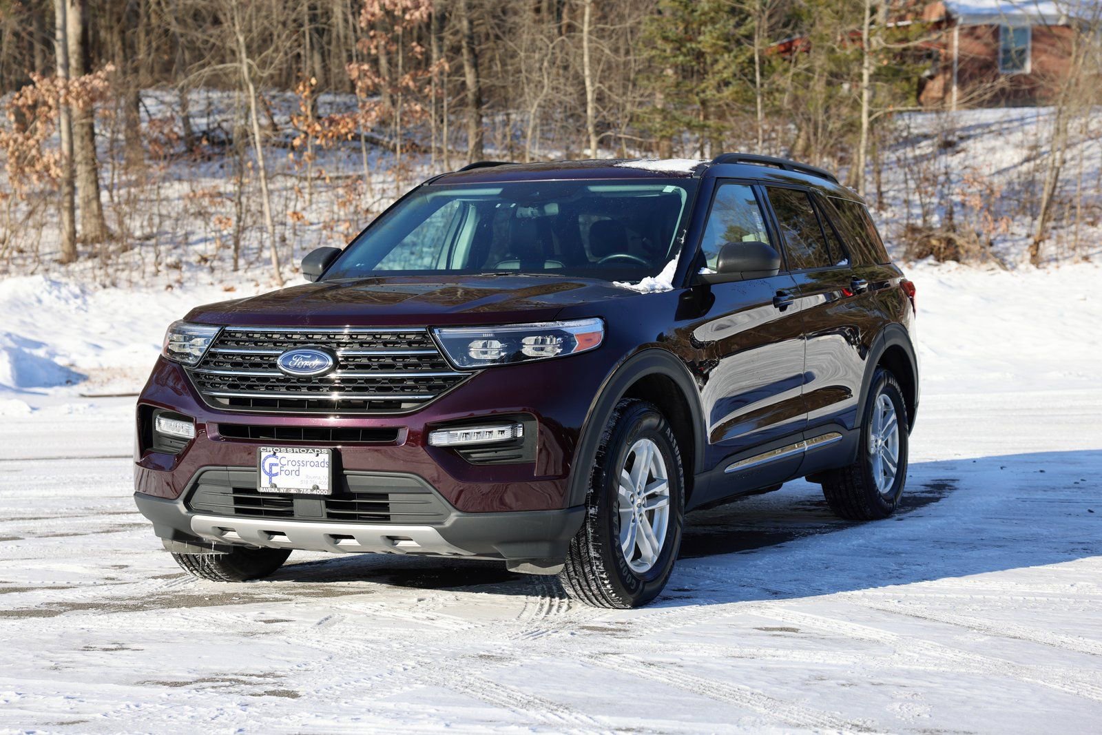 Certified 2022 Ford Explorer XLT w/ Equipment Group 202A AWD/4WD image 1