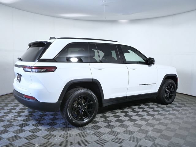 Used 2024 Jeep Grand Cherokee Altitude AWD/4WD image 8