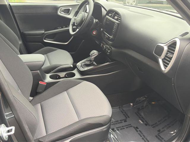 Used 2025 Kia Soul LX w/ LX Technology Package FWD image 22