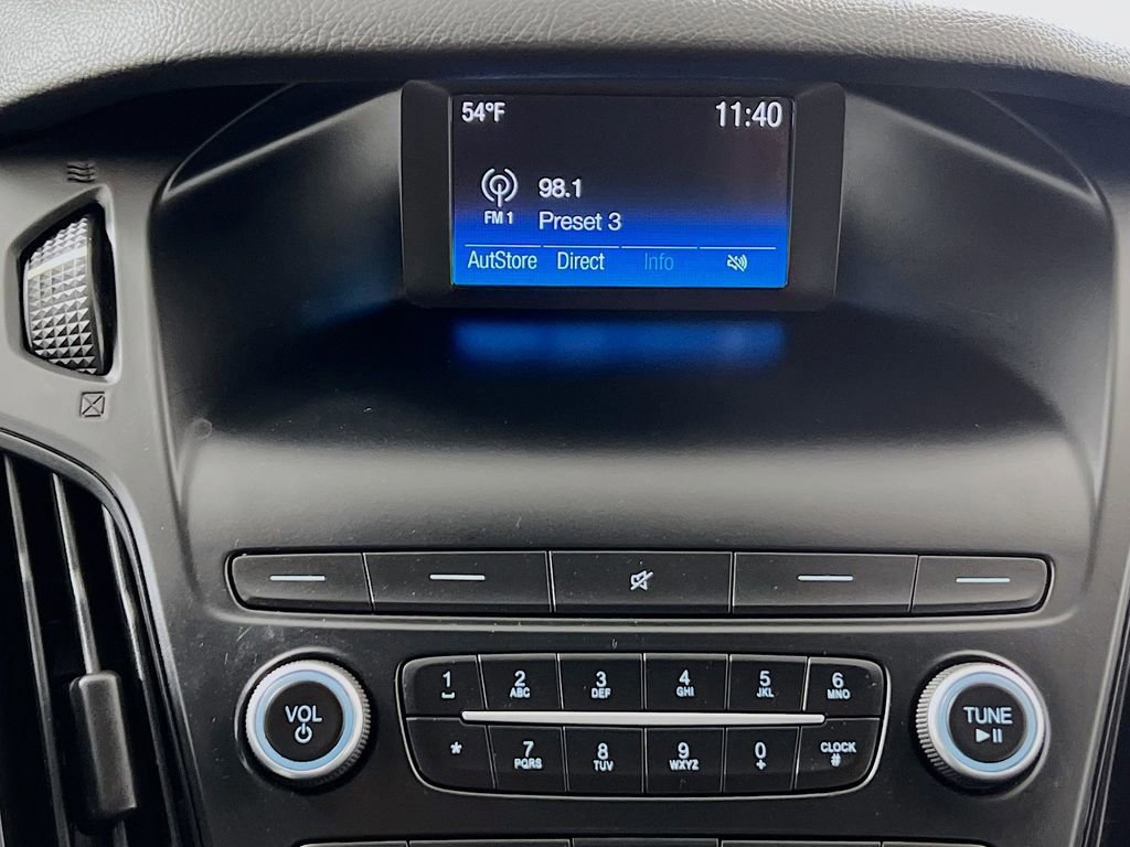 Certified 2018 Ford Focus SE w/ Cold Weather Package image 16