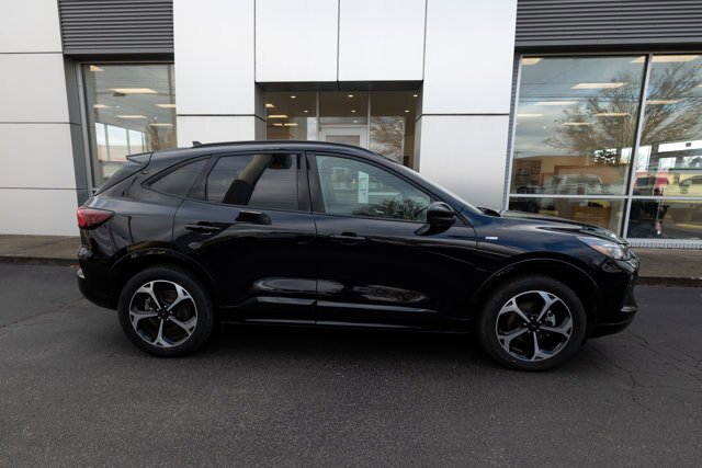 Certified 2025 Ford Escape ST-Line Elite w/ Premium Technology Package AWD/4WD image 2