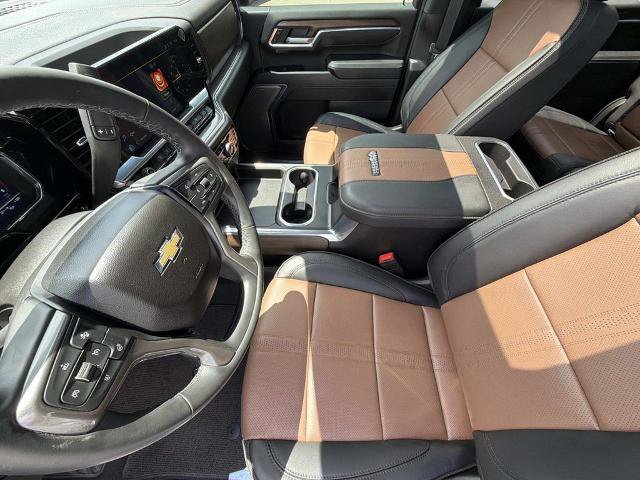 Used 2025 Chevrolet Silverado 3500 High Country w/ High Country Premium Package AWD/4WD image 15