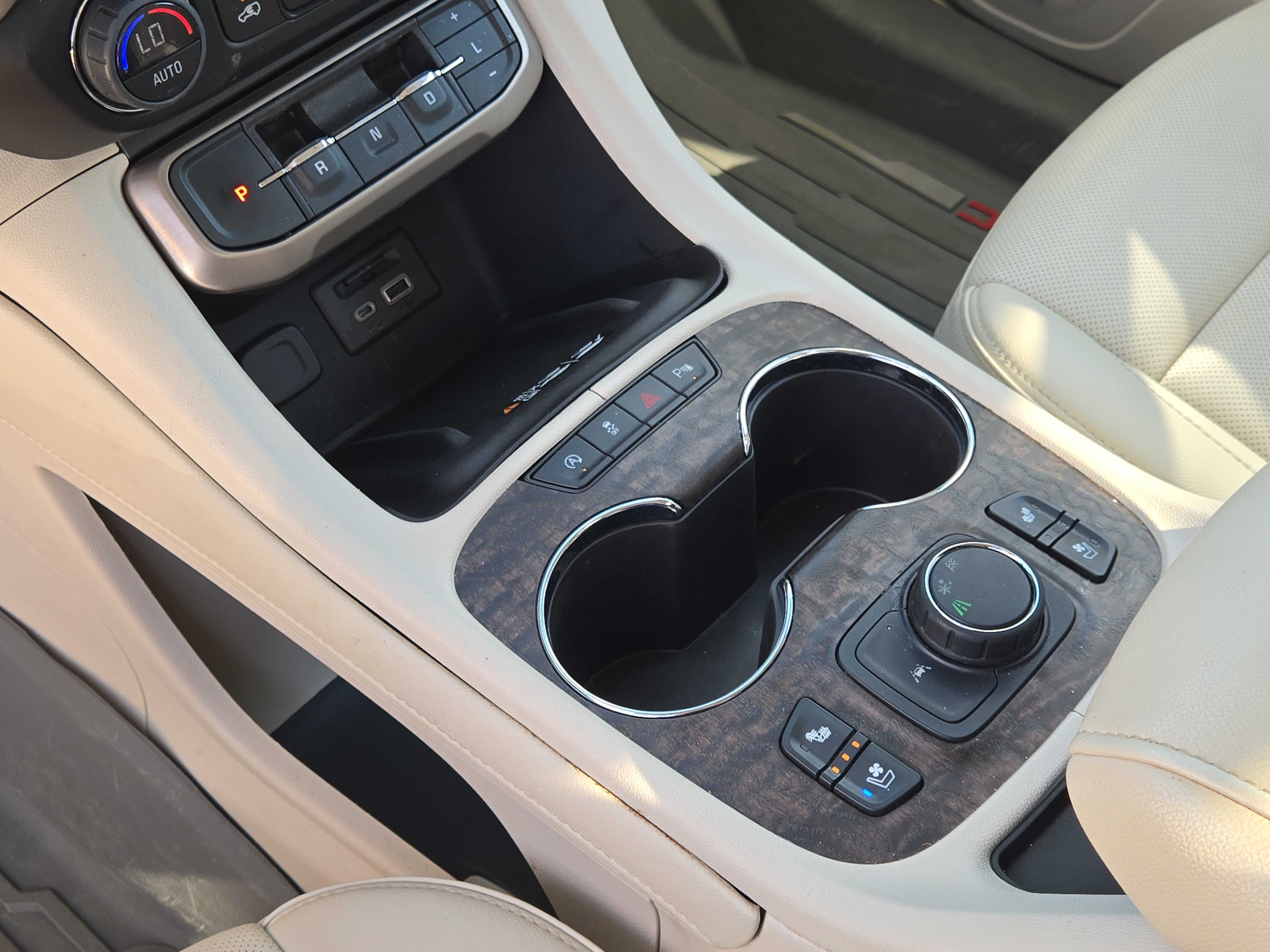 Used 2023 GMC Acadia Denali w/ Denali Technology Package FWD image 31