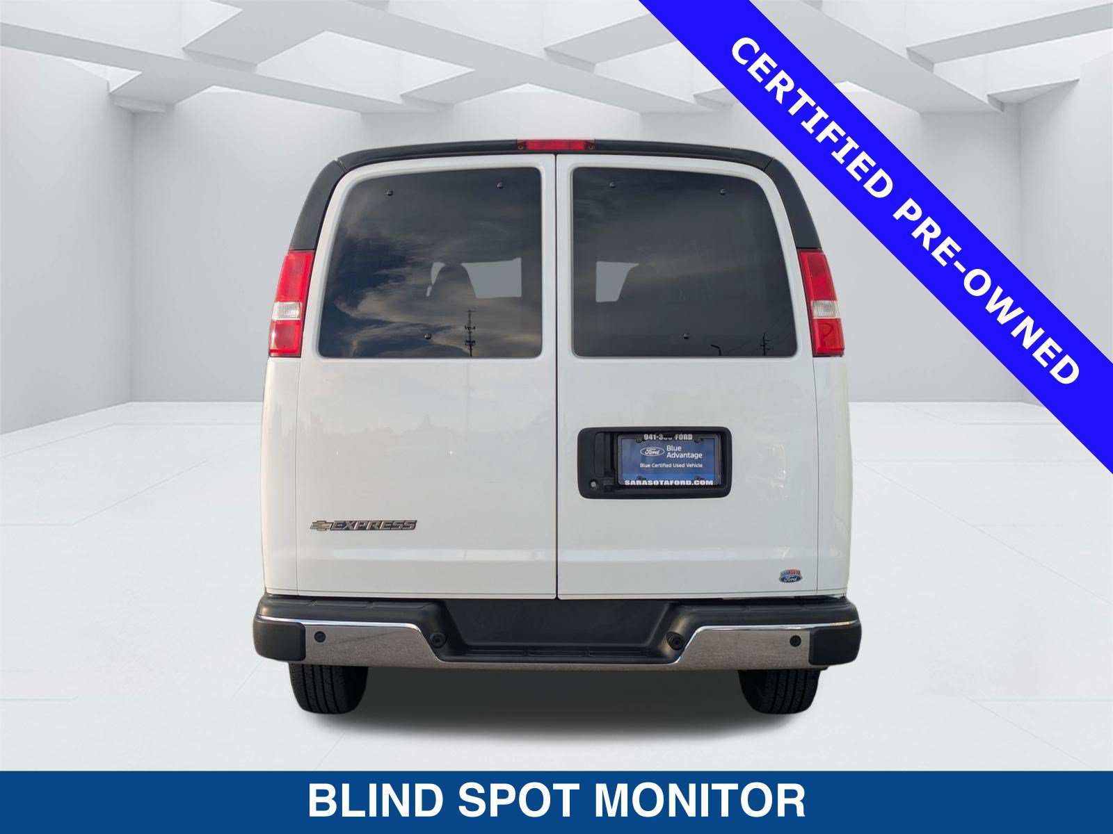 Used 2025 Chevrolet Express 3500 LT w/ LT Preferred Equipment Group RWD image 6