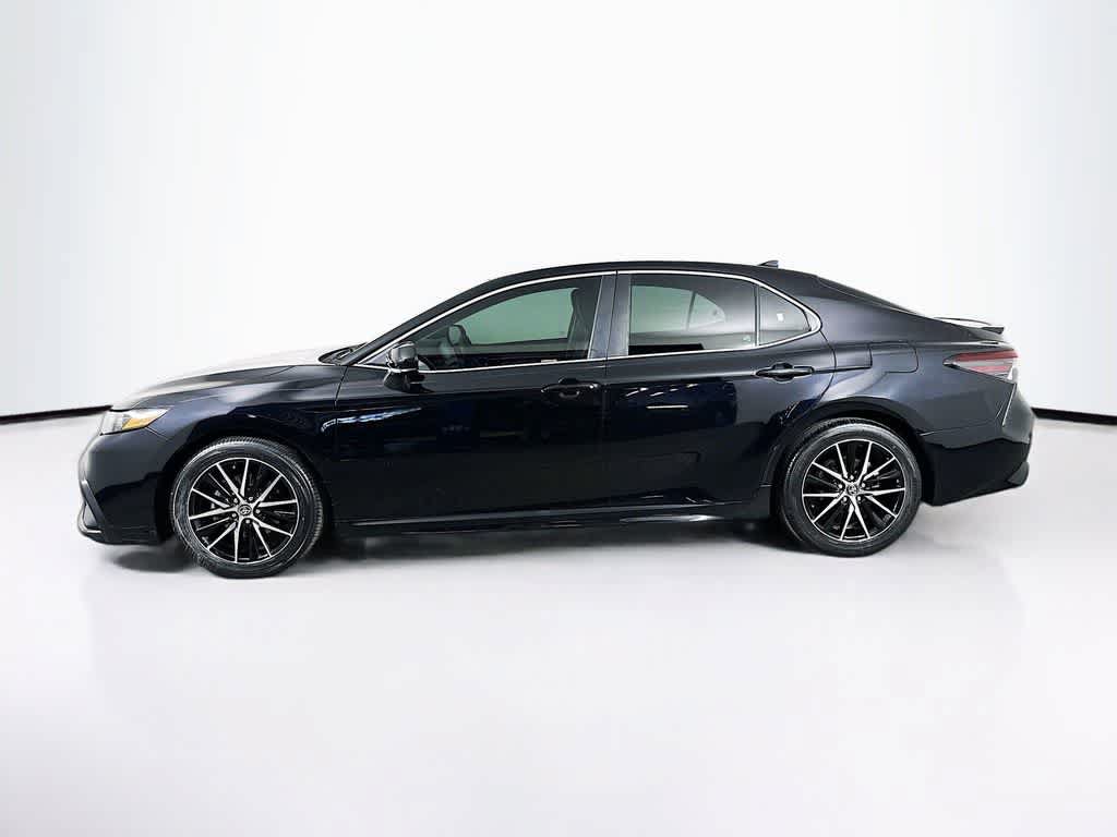 Used 2021 Toyota Camry SE FWD image 3