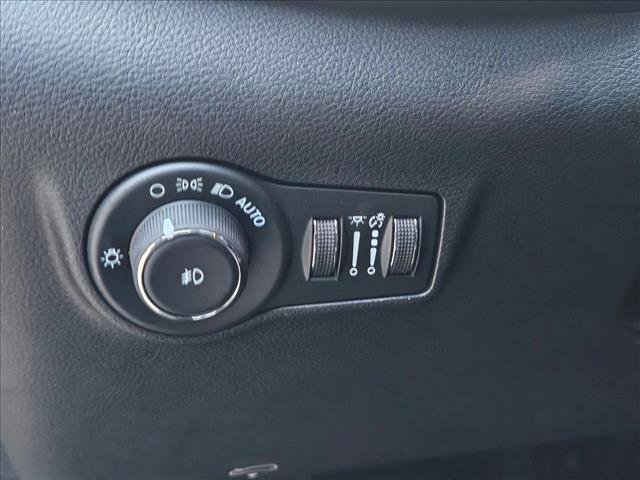 Used 2024 Jeep Compass Latitude w/ Convenience Group AWD/4WD image 24