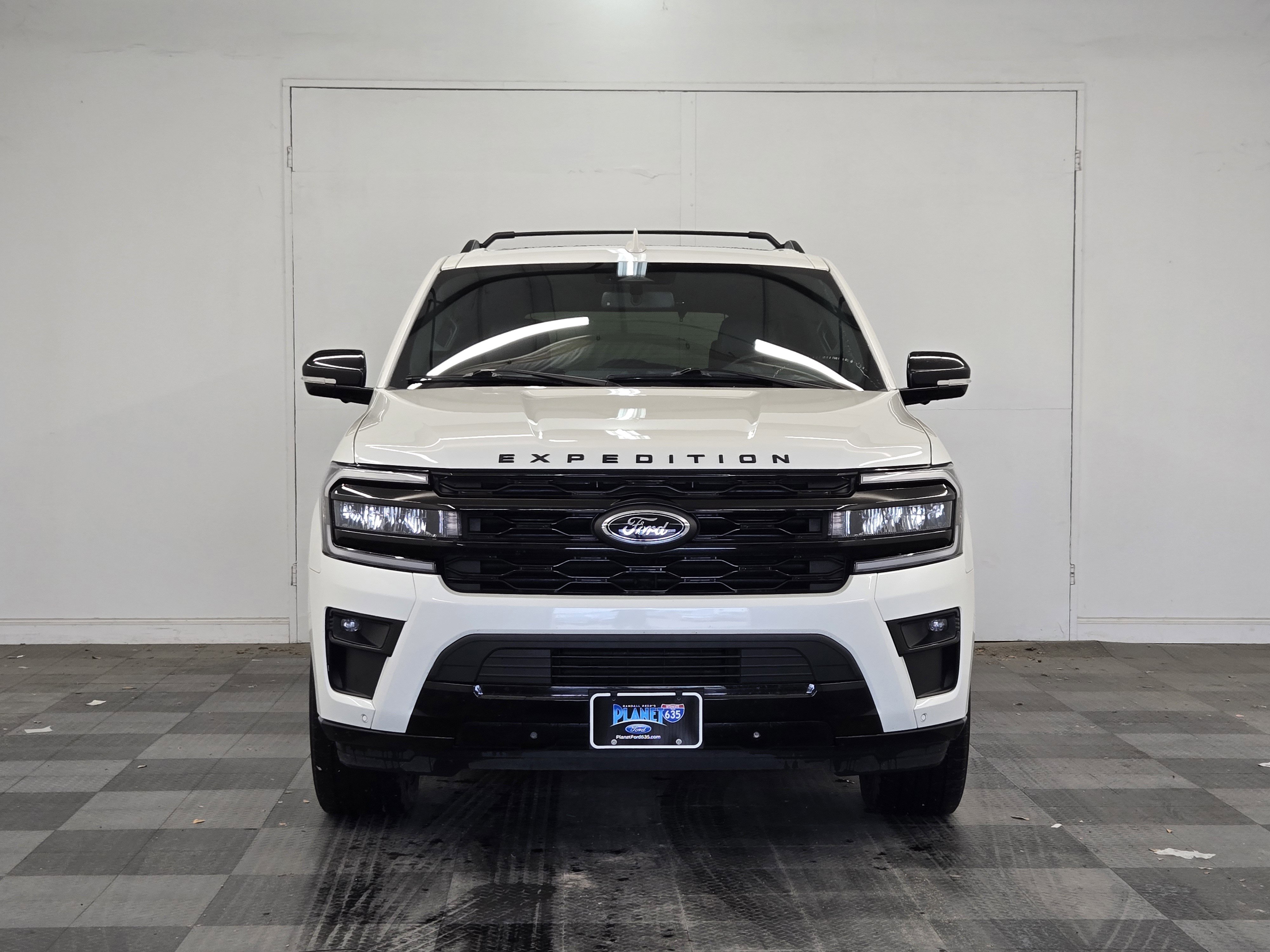Certified 2024 Ford Expedition Limited AWD/4WD image 3