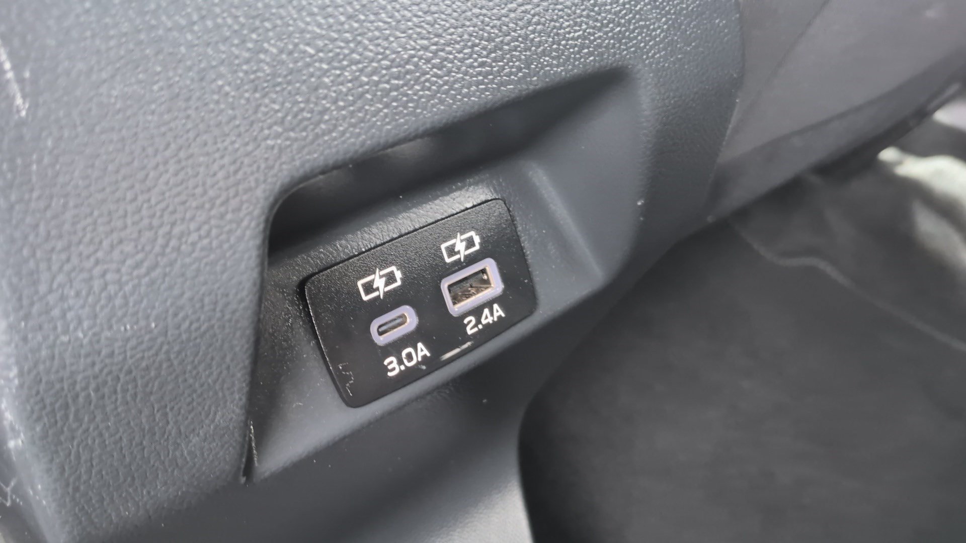 Used 2025 Subaru Crosstrek 2.5i Premium AWD/4WD image 27