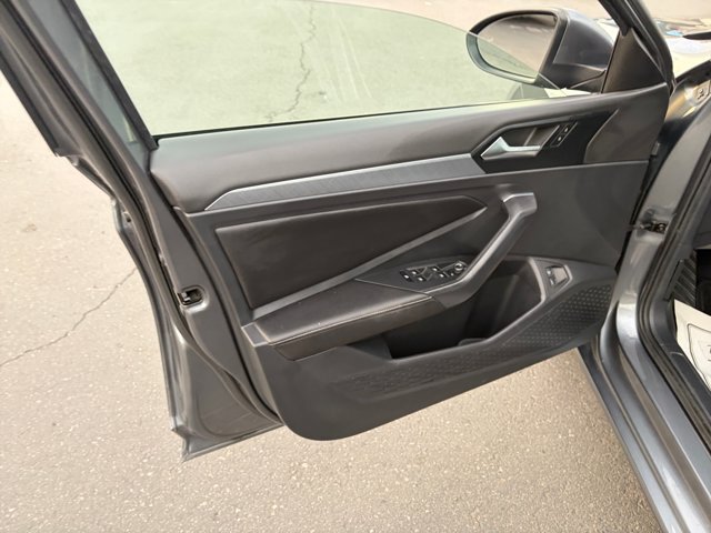 Used 2022 Volkswagen Jetta SE w/ Panoramic Sunroof Package FWD image 13