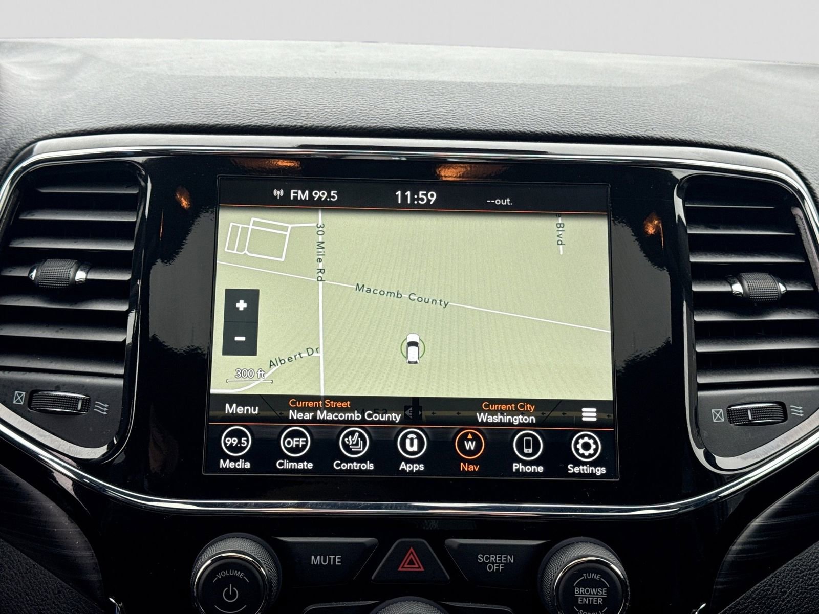 Used 2022 Jeep Grand Cherokee Altitude image 32