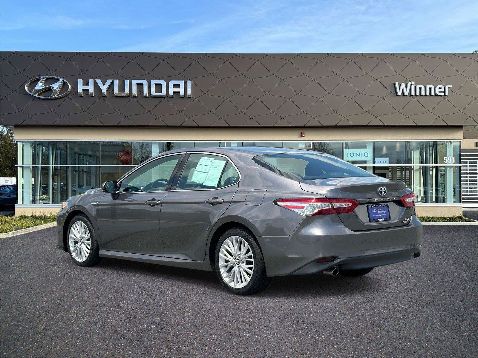 Used 2018 Toyota Camry XLE FWD image 2