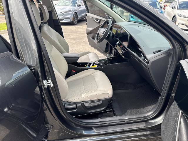 Used 2023 Kia Niro EX Touring FWD image 26