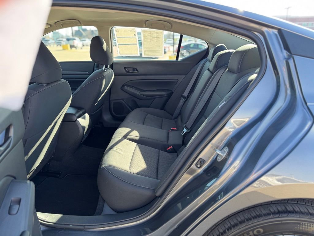 Used 2025 Nissan Altima 2.5 SV AWD/4WD image 32