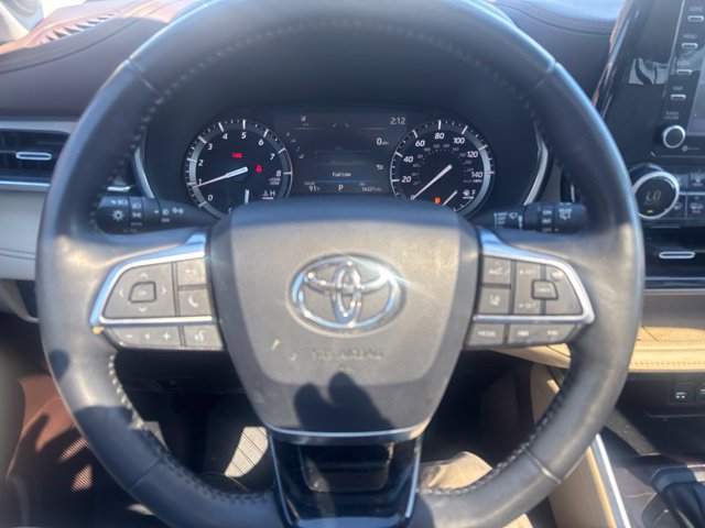Used 2021 Toyota Highlander Limited FWD image 17