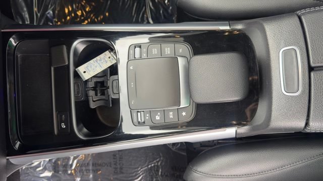 Used 2021 Mercedes-Benz GLB 250 4MATIC w/ Premium Package image 15