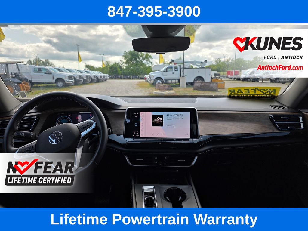 Used 2024 Volkswagen Atlas SE AWD/4WD image 13