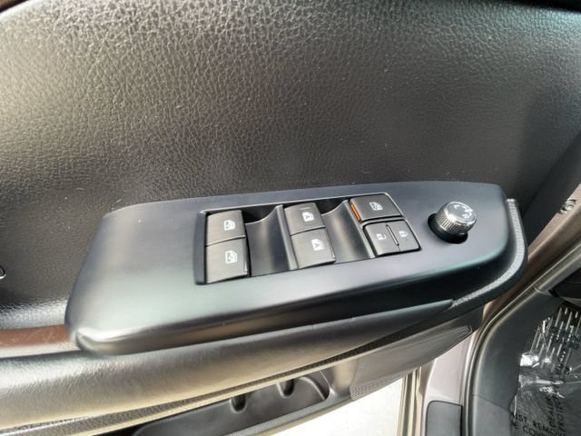 Used 2019 Toyota Highlander XLE AWD/4WD image 14