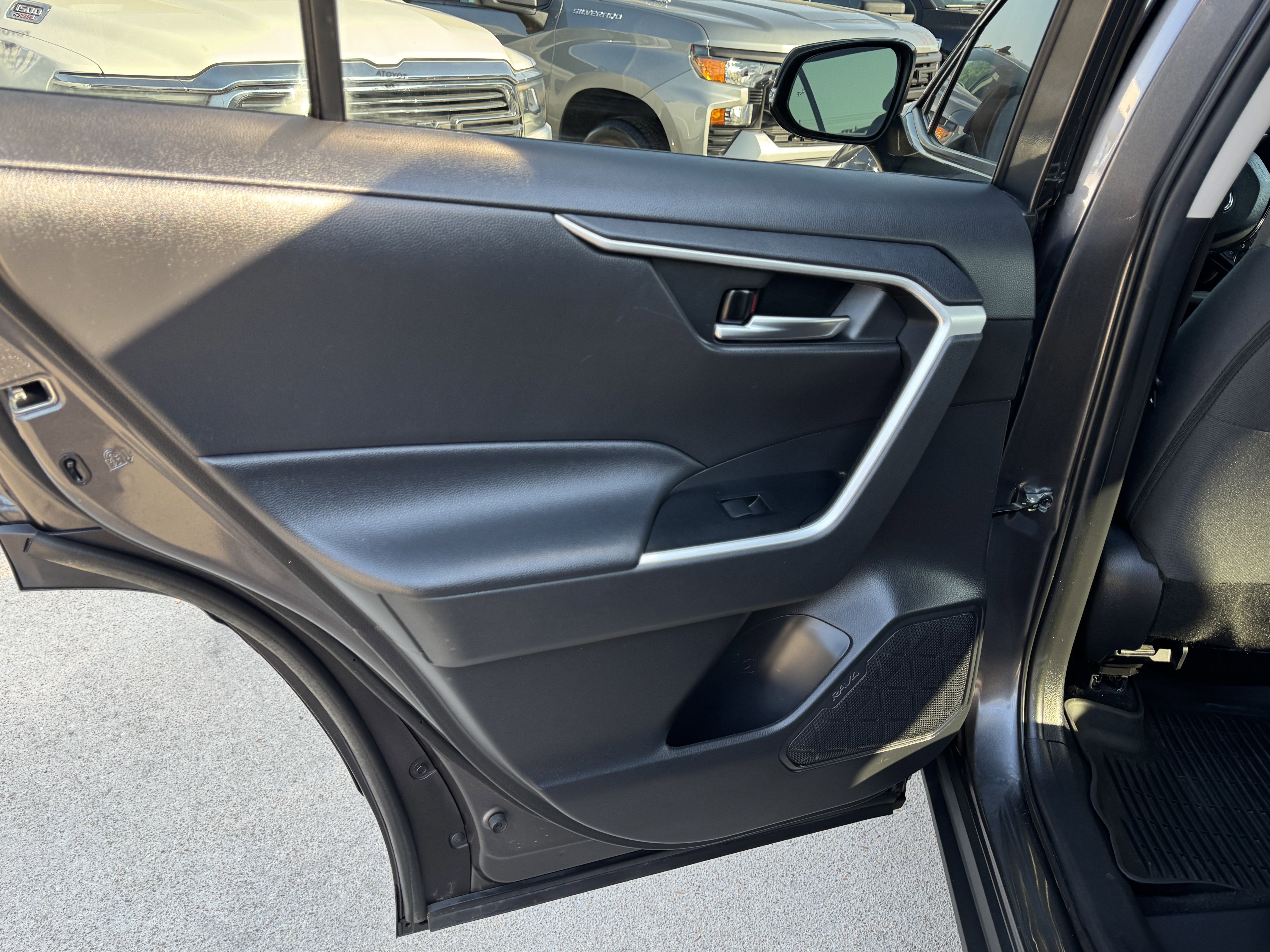 Used 2021 Toyota RAV4 XLE w/ Carpet Mat Package (TMS) image 15