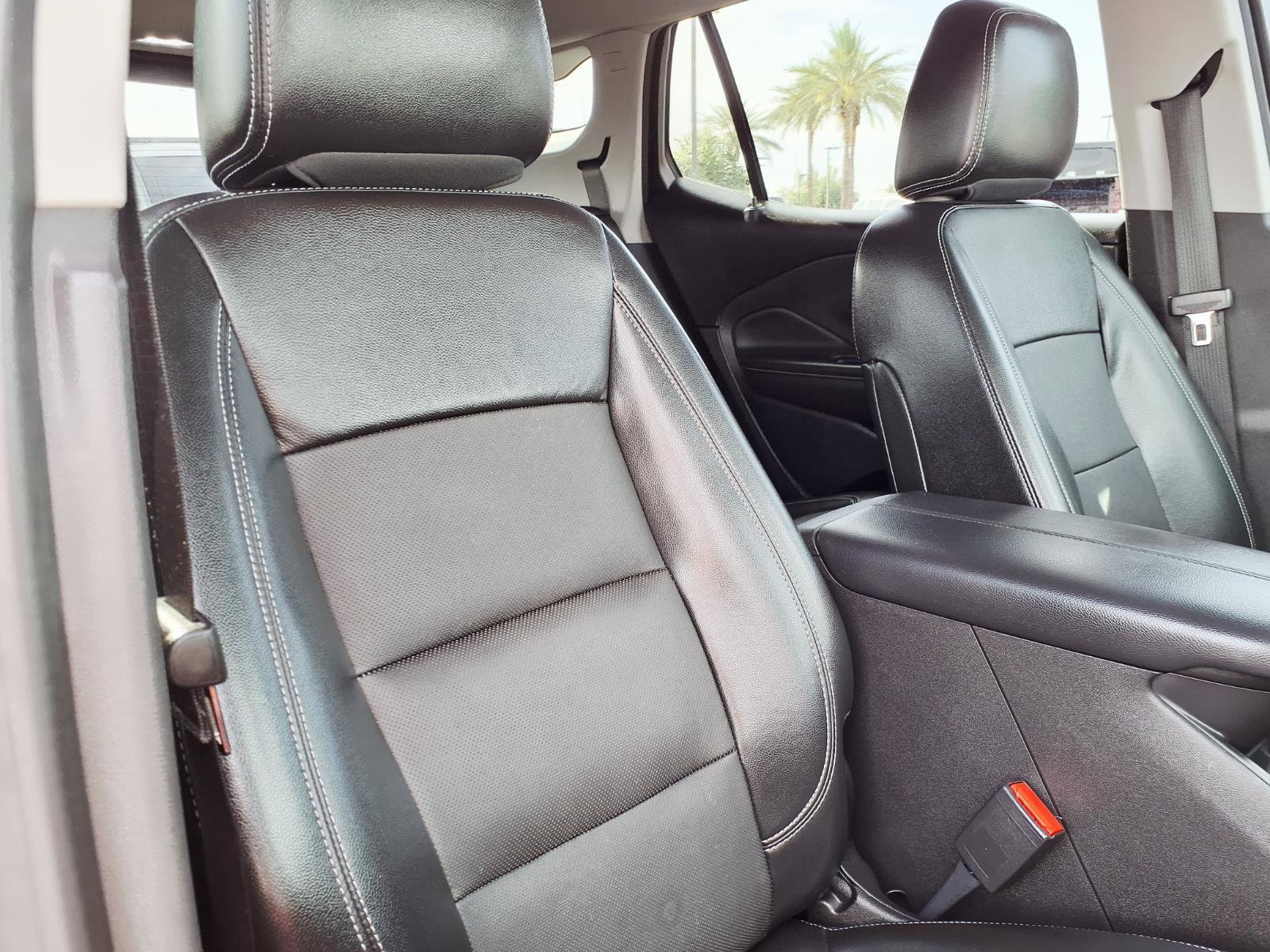 Used 2023 GMC Terrain SLT image 12