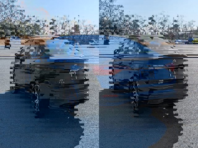 Used 2024 Volkswagen Jetta Sport image 3