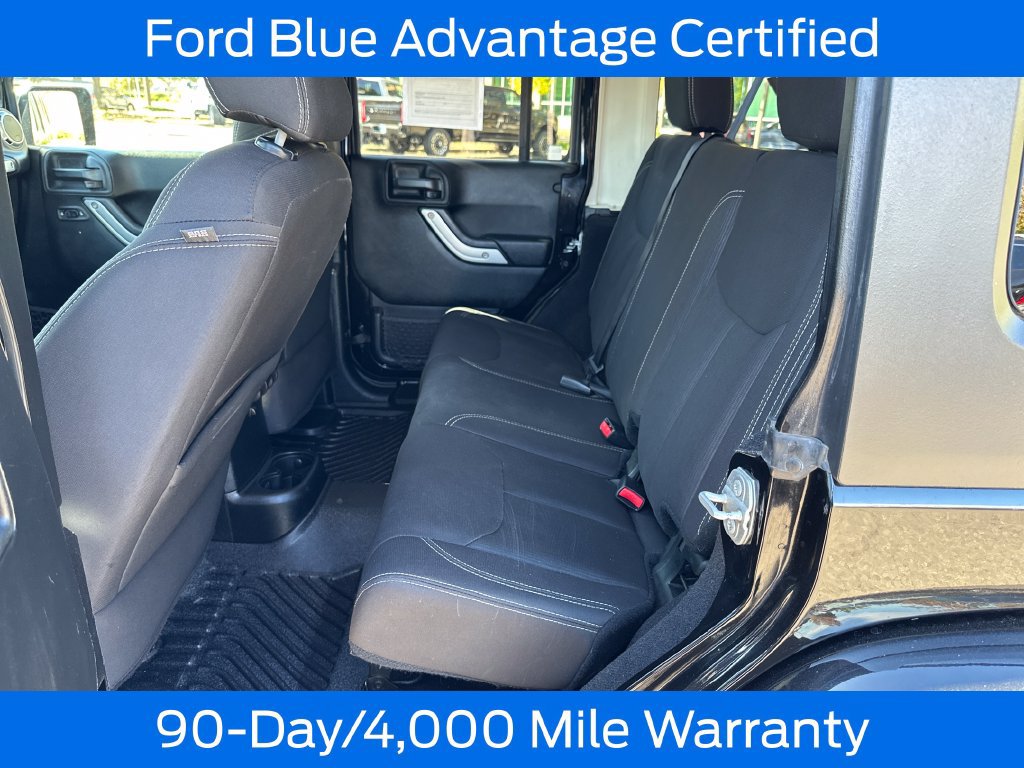 Used 2018 Jeep Wrangler Unlimited Sahara w/ Connectivity Group AWD/4WD image 18
