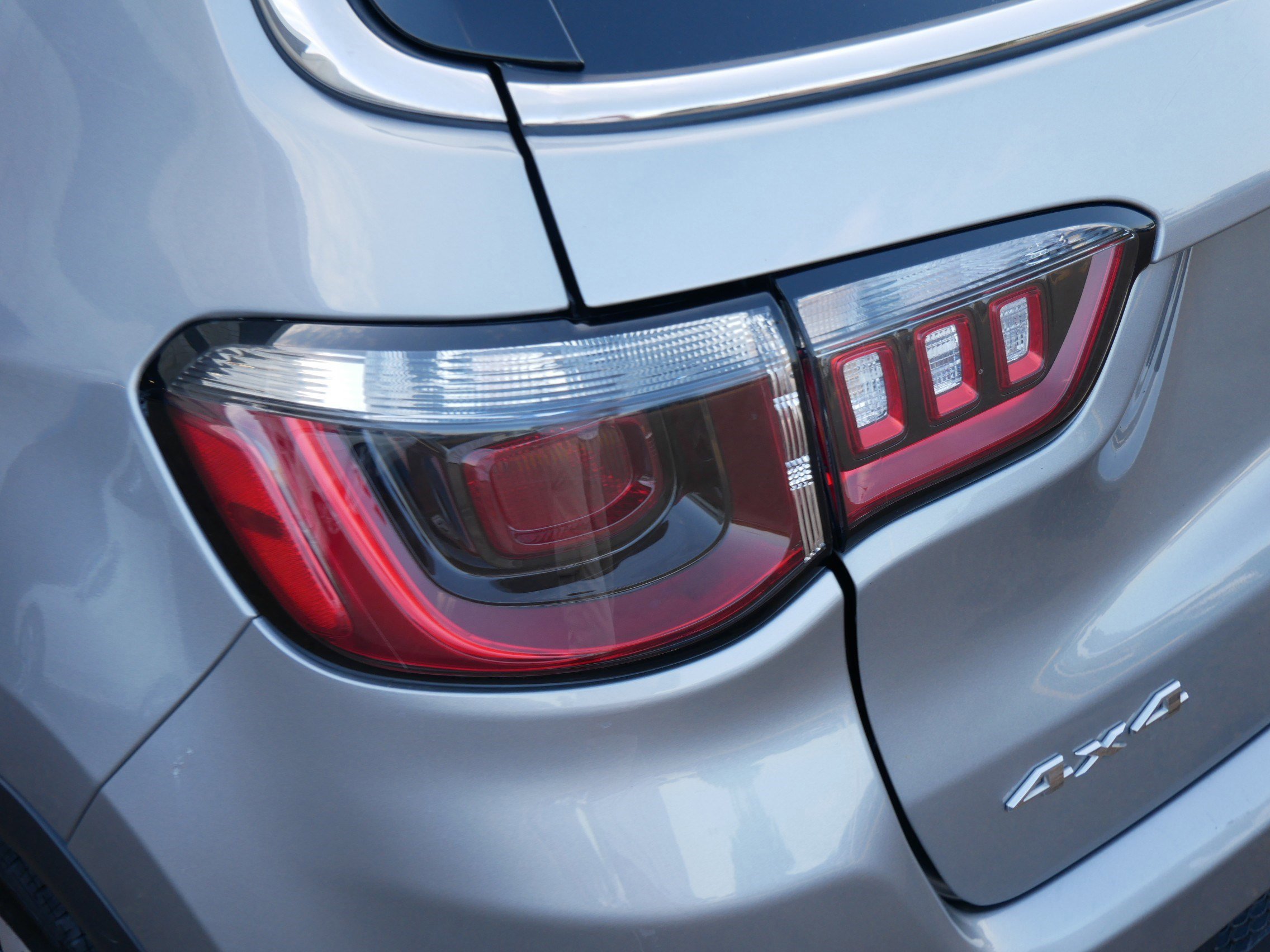 Used 2023 Jeep Compass Limited image 17