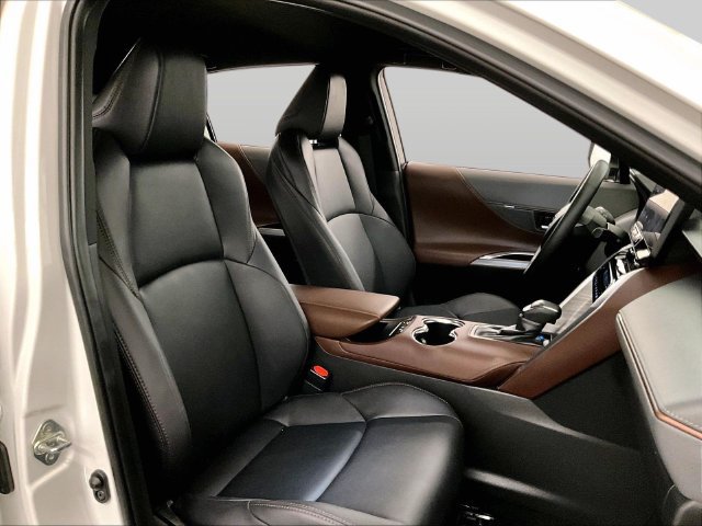 Used 2024 Toyota Venza XLE AWD/4WD image 7