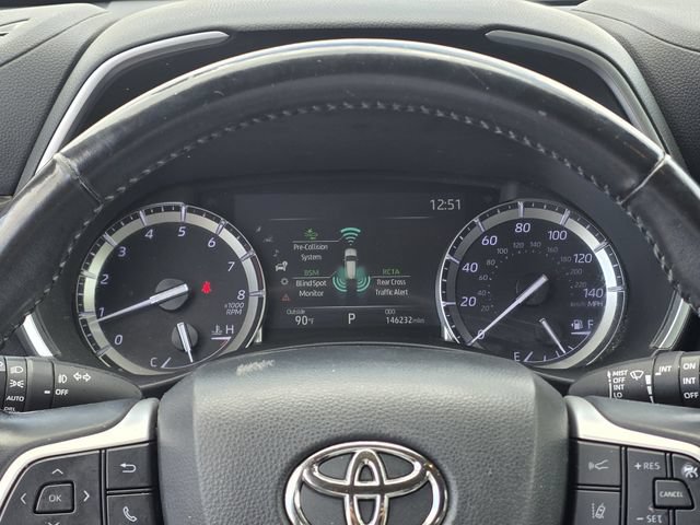 Used 2022 Toyota Highlander XLE FWD image 11