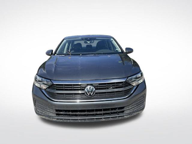 Used 2024 Volkswagen Jetta SE FWD image 3