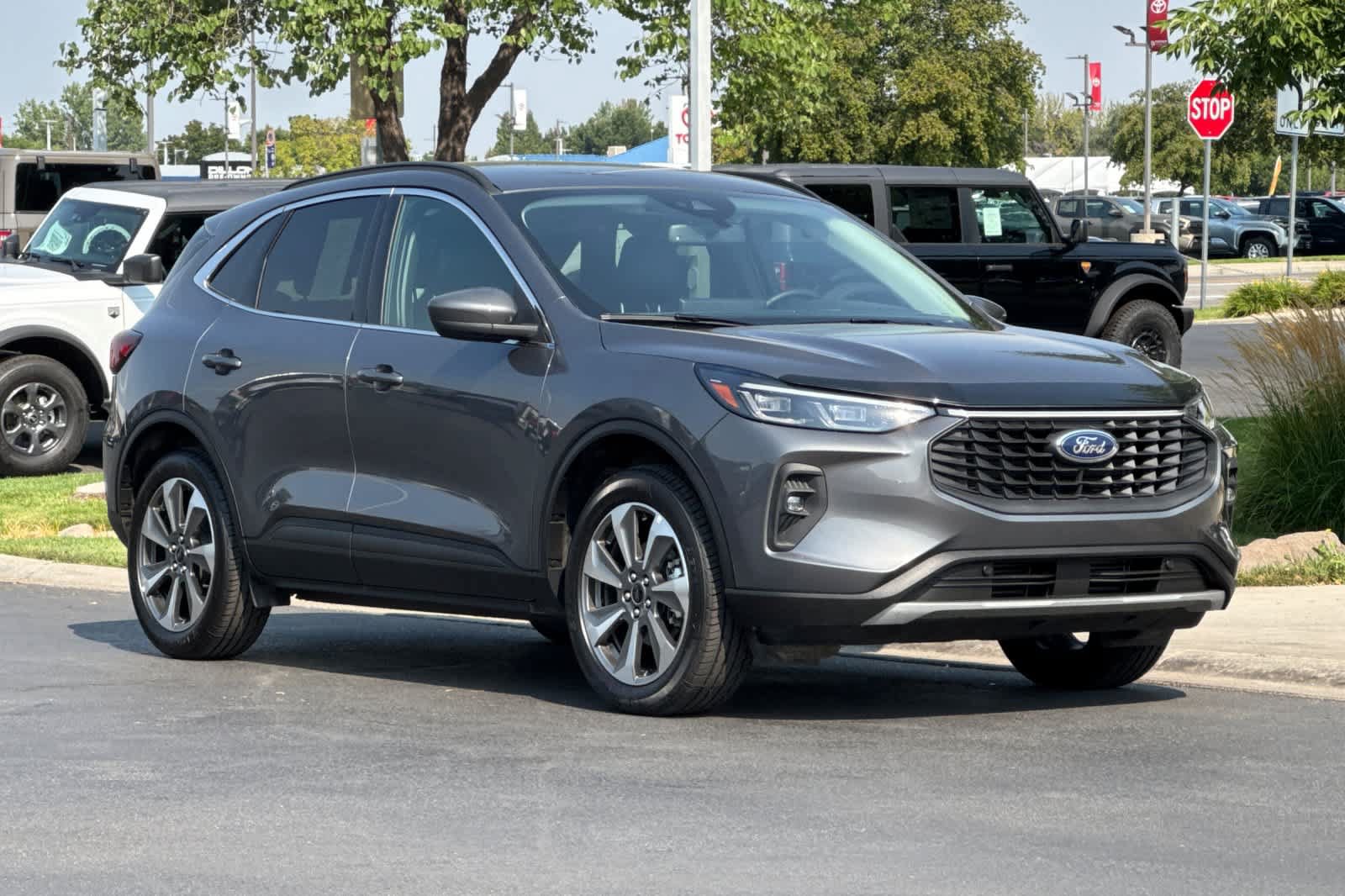 Certified 2025 Ford Escape Platinum AWD/4WD image 9