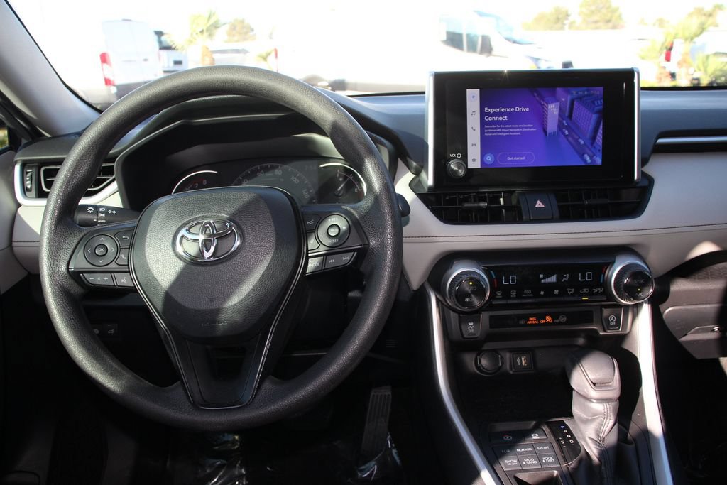 Used 2023 Toyota RAV4 XLE AWD/4WD image 17